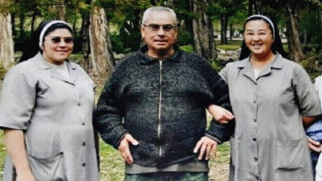 Caso Kumiko en Pr�volo:
                          gordo cura con 2 monjas gordas