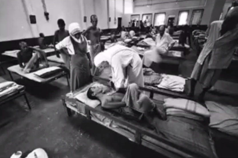 Absolutely criminal Maria Teresa: house
                  of death in Calcutta with bunks in a room 02 - video
