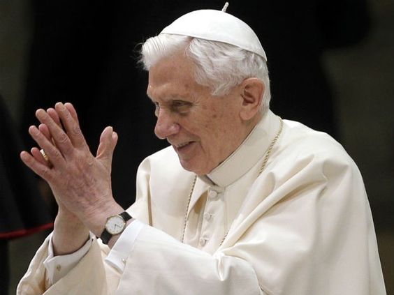 el cardenal Ratzinger como Papa Benedito en
                      febrero 2013, es un asesino satanista de ni�os