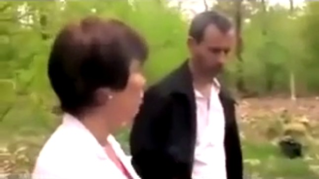 Toos Nijenhuis and partner Casper at the
                    stake