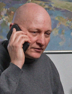 Daniel Pittet [6] era un ni�o sin
                                padre en una casa "cat�lica"
                                de "fe ciega", y fue abusado
                                por el sacerdote Jo�l (120 kg) durante 4
                                a�os, violado m�s de 200 veces.