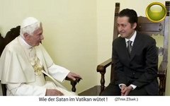Der Kammerdiener
                  Paolo Gabriele - der unbequeme Whistleblower neben der
                  kriminellen Papst-Puppe Benedikt XVI. alias Ratzinger