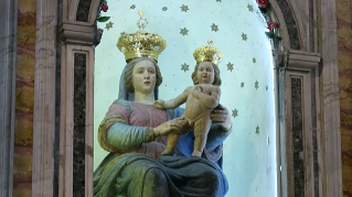 Die [Fantasie]-Madonna von Polsi
                      mit [Fantasie]-Baby und Kaiserkronen, Nahaufnahme,
                      Busen darf die katholische Madonna keinen
                      haben...