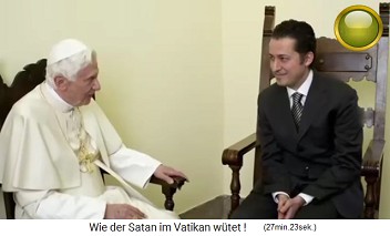 El ayuda de
                c�mara Paolo Gabriele - el informante alertador al lado
                del criminal Papa Mu�eca Benedicto XVI. tambi�n conocido
                como Ratzinger