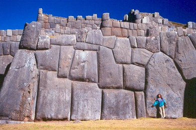 Die Festung von
                          Sacsayhuam�n oberhalb von Cusco, diese
                          Riesensteine wurden von Ausserirdischen
                          geschnitten und gesetzt