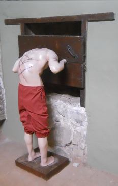 Inquisition im Vizek�nigreich Peru in
                          Lima: Fixieren des Genicks und der Handgelenke
                          und Peitschenhiebe auf den R�cken